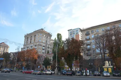 Хрещатик восени: сталінські будинки й каштани